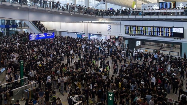 Hong Kong Uluslararas Havaliman'nda uular iptal edildi