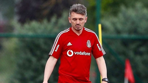 Beiktata Orhan Ak ve ynetime tepki