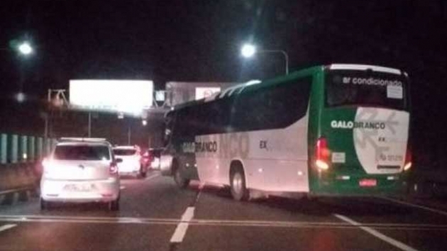 Brezilyada silahl bir kii, otobsteki 32 yolcuyu rehin ald