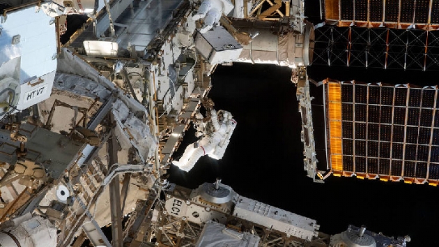 ki astronotun gerekletirecei 6 buuk saatlik uzay yry balyor: Canl yayn