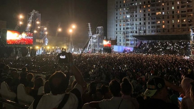 Cezayir'de konserdeki izdiham Kltr Bakan'nn istifasn getirdi