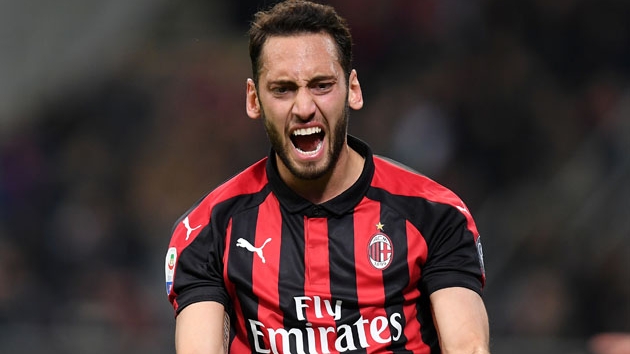 Milanl taraftarlar Hakan' istemiyor
