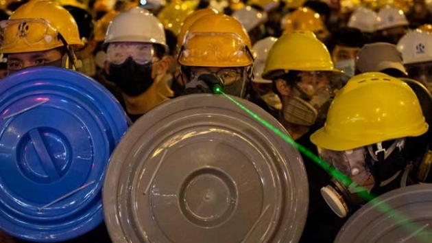 Hong Kong'da maskeli protestocular ifa edene dl vaadi 