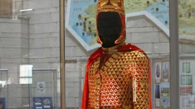 Kazaklarn 'Altn Elbiseli Adam' Ankara'ya geliyor 