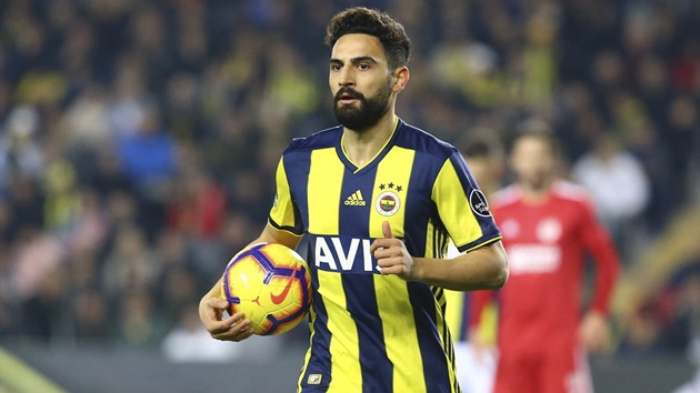 Fenerbahe, Mehmet Ekici'yi TFF'ye bildirdii lig kadrosuna almad