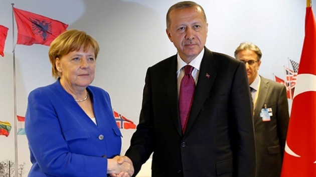 Bakan Erdoan, Merkel'le telefon grmesi yapt
