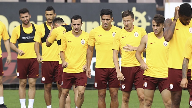 Galatasaray'da 3 futbolcu tek idmanla maa kacak