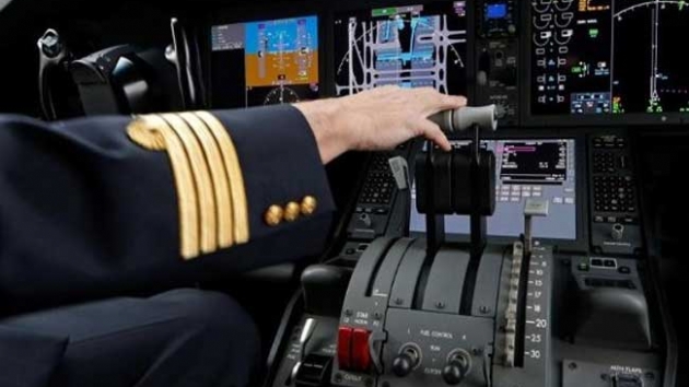 Pilot kontrol paneline kahve dknce uak Atlantik'ten geri dnd