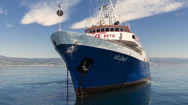 Dou Akdenizde Yunanllar, ODTܒye ait bilimsel aratrma gemisi Bilim-2yi grnce panikledi