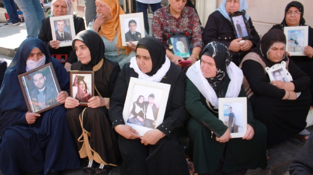 Diyarbakr annelerini tehdit etmiti: HDP Genlik kollar yesi kt