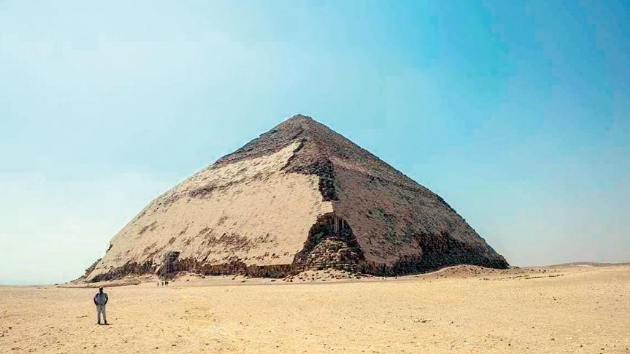 4 bin 600 yllk Msr piramidi halka alyor