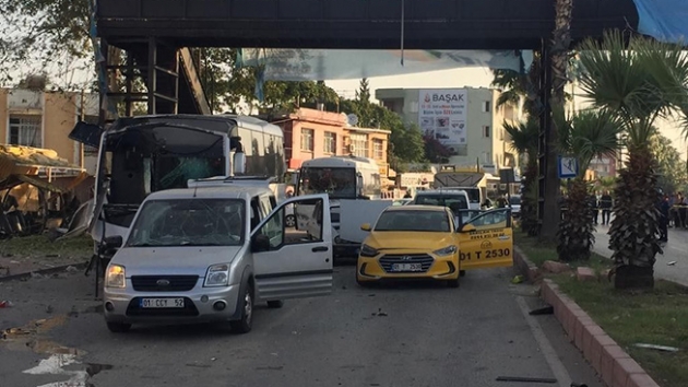 Adana'da polis aracnn geii srasnda bombal saldr