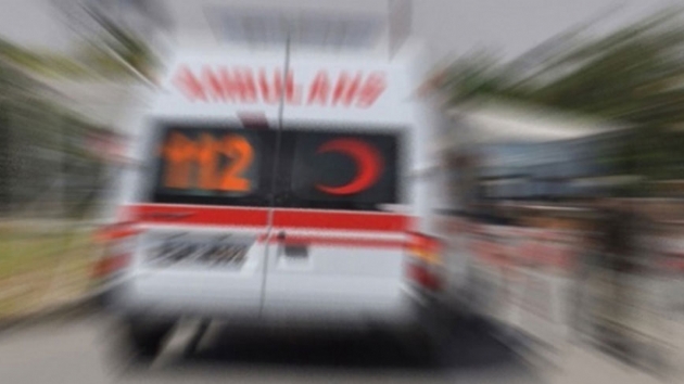 Zeytinburnu'nda ambulans ile otomobil arpt: 2 yarala