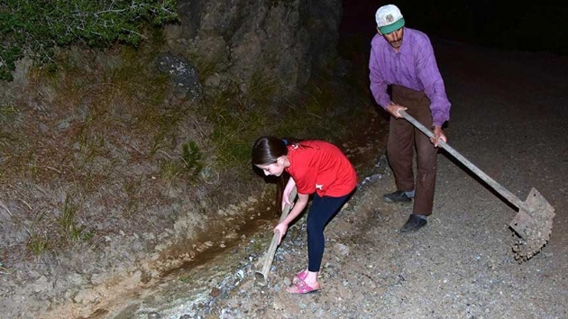 Kz iin yol yapan babaya mjdeli haber!