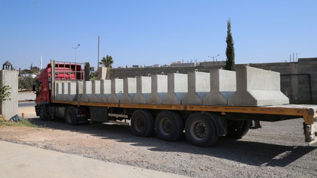 Hatay'da snr birliklerine beton blok sevkiyat       