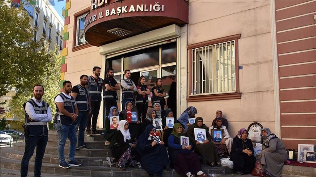 Diyarbakr annelerinin oturma eylemi sryor