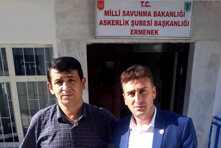 �ki muhtar 'Bar�� P�nar� Harekat�'na destek i�in askerlik ba�vurusu yapt�