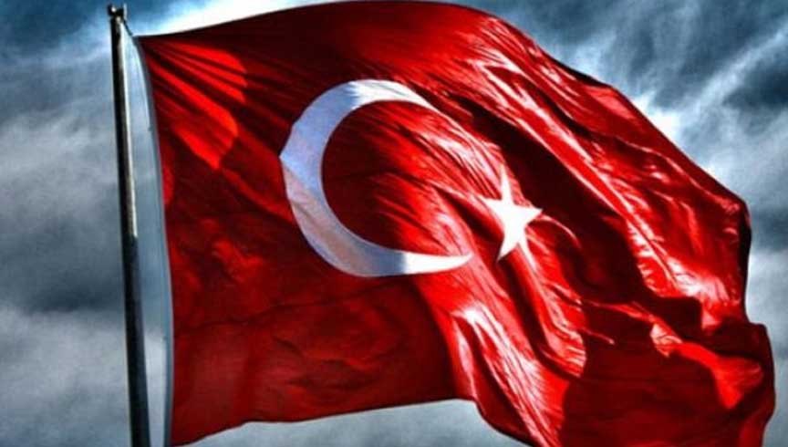 Ter�r �rg�t� YPG/PKK destek�ilerinden T�rk bayra��na al�ak sald�r�! 