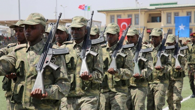 Trkiye 60 bin Somalili askeri giydirecek       