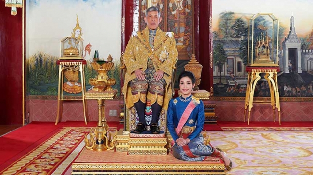Tayland Kral, ei Wongvajirapakdi'nin rtbesi ve unvann elinden ald