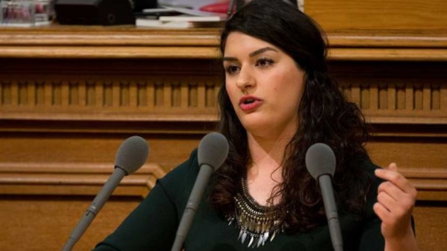 Terr destekisi Sol Partili Cansu zdemire 'PKK sembol' cezas