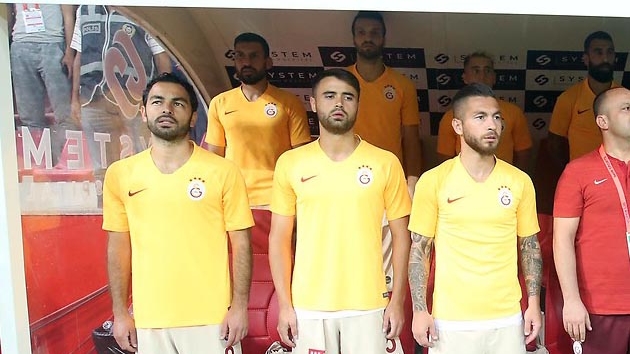 Galatasarayl futbolcular cuma namazna gitti