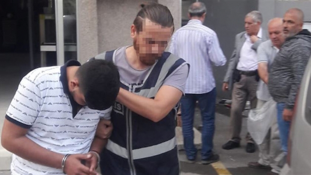 zmirde profesre FET tuza: 400 bin TLyi kaptrd