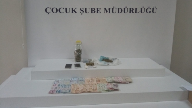 Kadky'de uyuturucu operasyonu: 5 gzalt