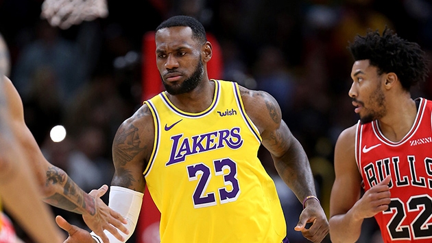Lakers geriden gelerek kazand! LeBron James st ste nc kez triple-double yapt 