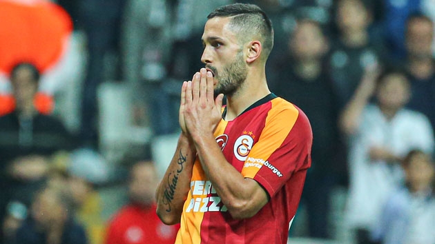Galatasaray'dan Florin Andone, sakatlanarak oyunu terk etti