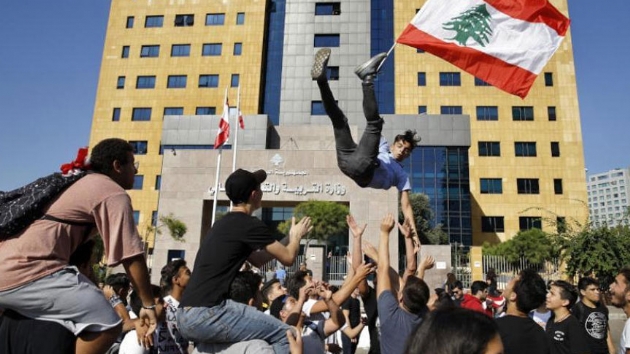 Lbnanda protesto nedeniyle banka ve okullar kapand