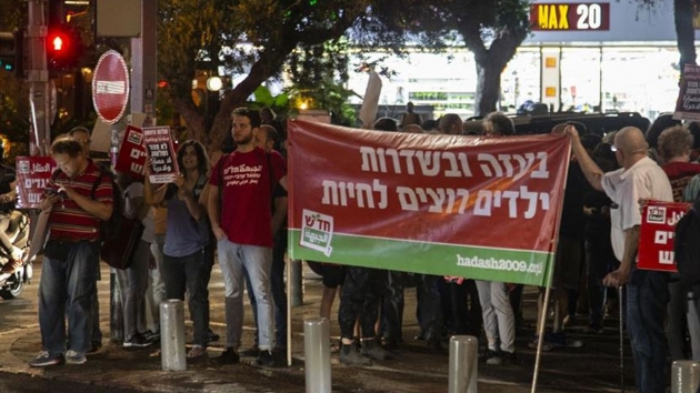 srailin Gazzeye dzenledii saldrlar Tel Avivde protesto edildi
