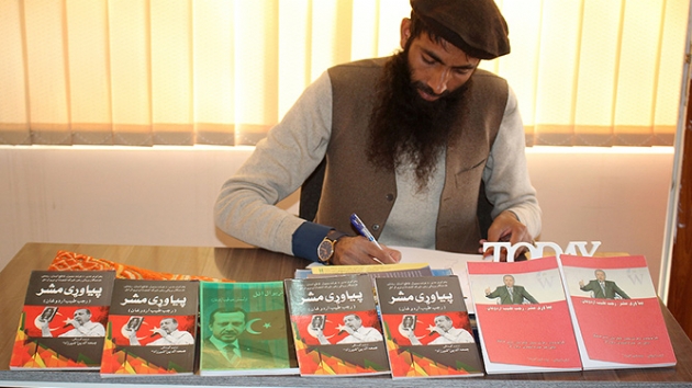 Afgan yazar Bakan Erdoan hakknda kitap yaznca ilinde mehur oldu