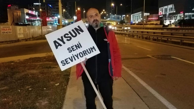 Eiyle barabilmek iin stanbul'dan Ankara'ya yryor