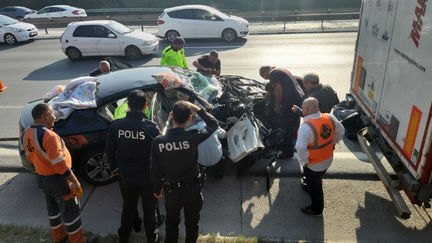 Anadolu Otoyolu'nda otomobil tra arpmas sonucu 3 kii yaraland