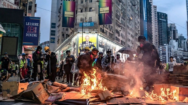 ngiltere Hong Kong'da taraflara diyalog ars yapt