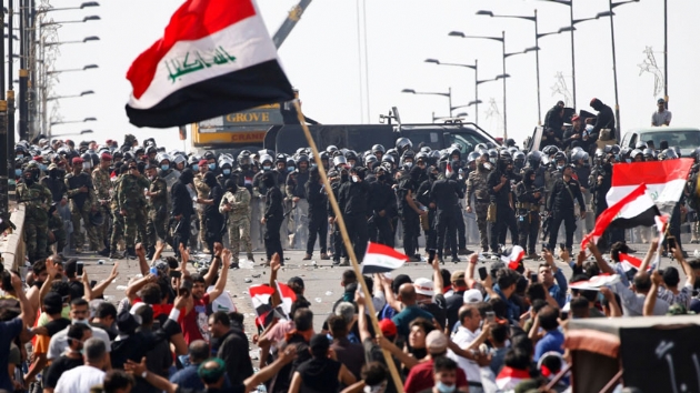 Irakl gstericiler, Basra'da petrol kuyularna giden yolu kapatt