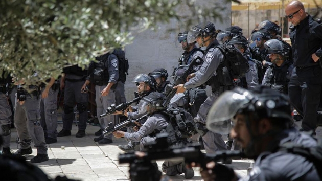 srail polisi Kuds'te bir camiyi kapatt