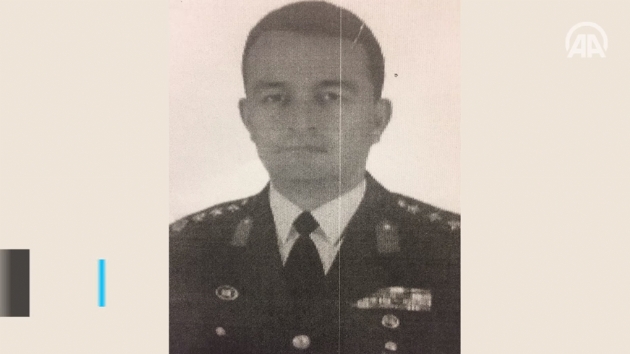 Vatandaa kurun skma emrini veren darbeci FET'c albaya ceza yad 