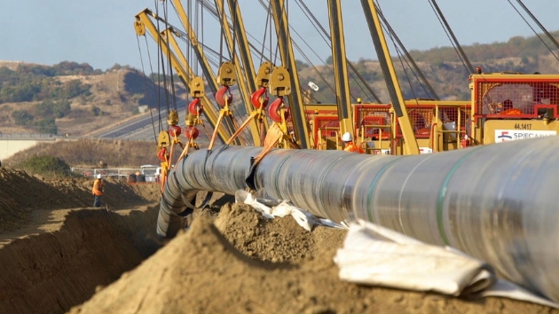 Bakan Dnmez: TAP 2020 ylnda ticari iletmeye alnarak, yllk 10 milyar metrekp Azeri gaz Avrupaya arz edilecek