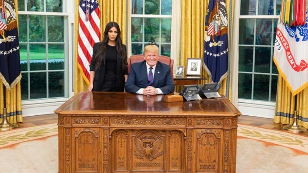 Kim Kardashian: Trump'la grtkten sonra daha muhafazakar giyiniyorum
