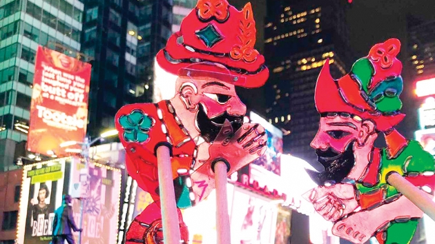 Hacivat ve Karagz Times Meydan'nda