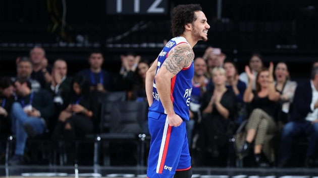 Larkin rekor krd, Anadolu Efes farkl kazand