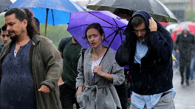 Meteoroloji'den stanbul iin alarm: Saat verip uyard