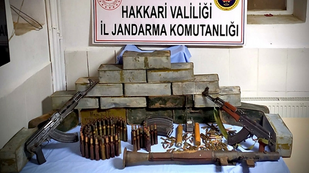 Hakkari'de PKK'l terristlere ait silah ve mhimmat ele geirildi