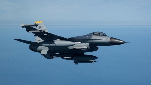 ABD F-16's Kore yaknlarnda dt: Tm askeri ve sivil uu operasyonlar askya alnd