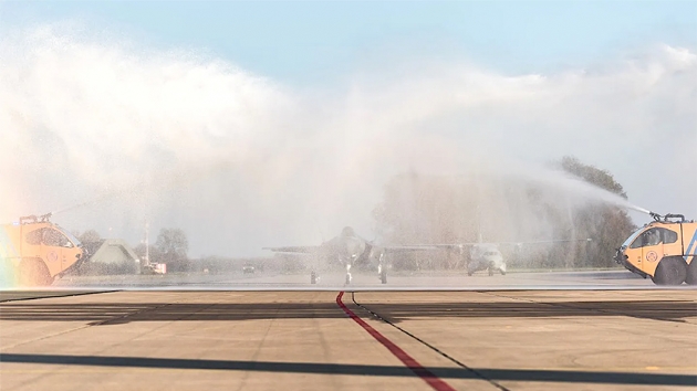 Byle hata grlmedi: F-35'i karlamak iin su yerine yangn sndrme kp kullandlar