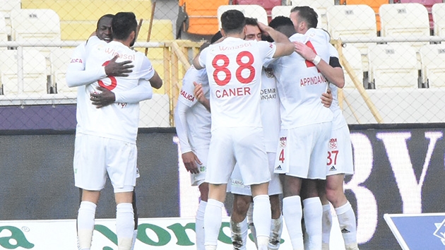Lider Sivasspor, Yeni Malatyaspor'u deplasmanda 3-1 malup etti