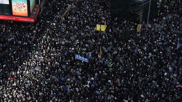 Hong Kongda eylemcilerden, 'son ar' vurgusu