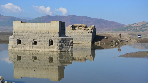Gaziantep'te baraj suyu ekilince eski demiryolu kprs ortaya kt